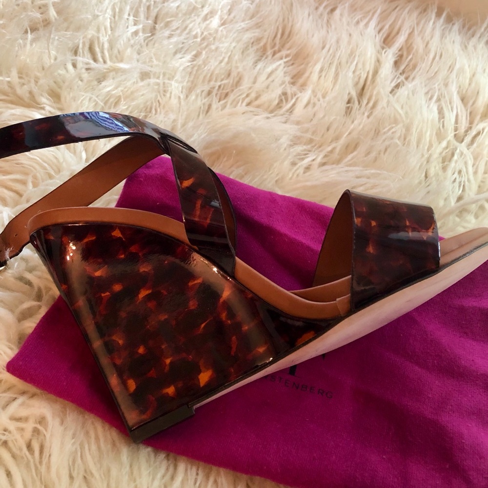 ‼️SOLD‼️DVF Tortoiseshell Wedge 10